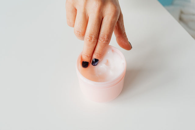 How to Use Dermive Oil Free Moisturizer: Morning vs. Night